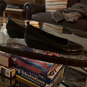 Aerosoles black wedge ballet flat.